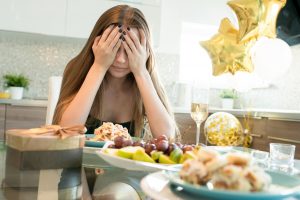 comer por ansiedad - ojos cerrados
