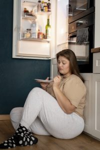 qué hacer después de un atracón de comida - nevera